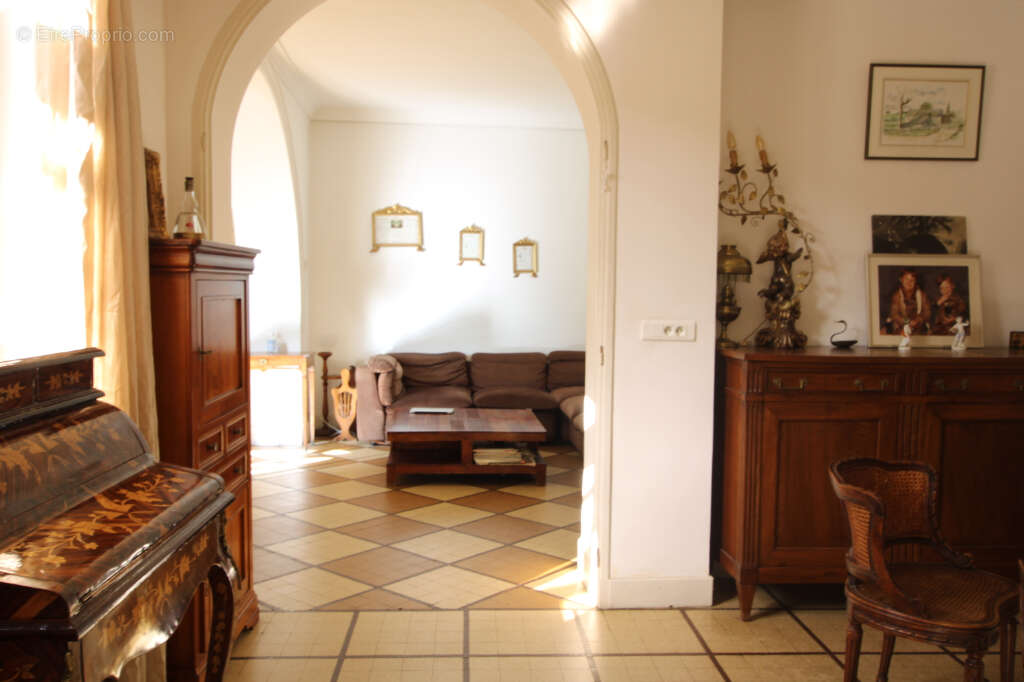 Rare enssemble immobilier proche rempart - photo 7