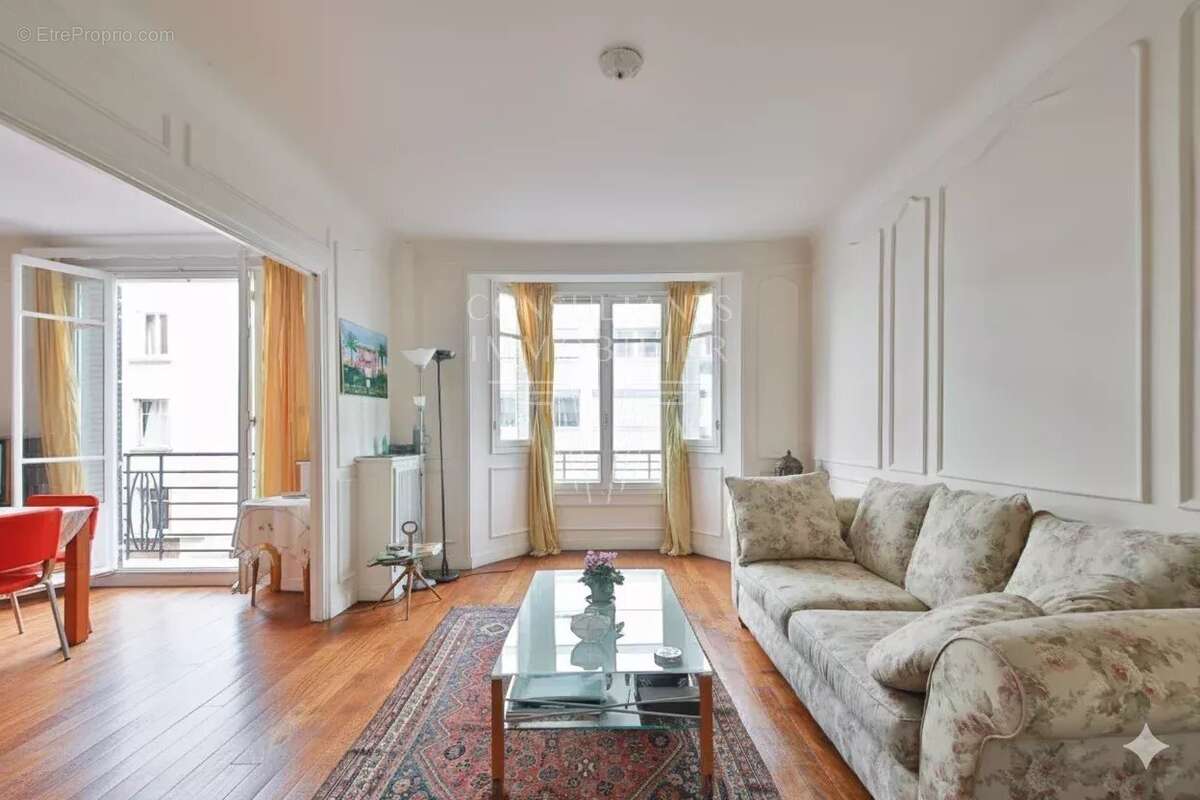 Appartement à PARIS-15E