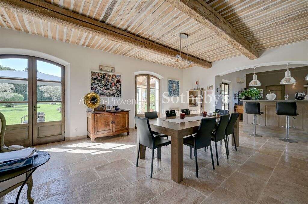 Maison à MEYRARGUES