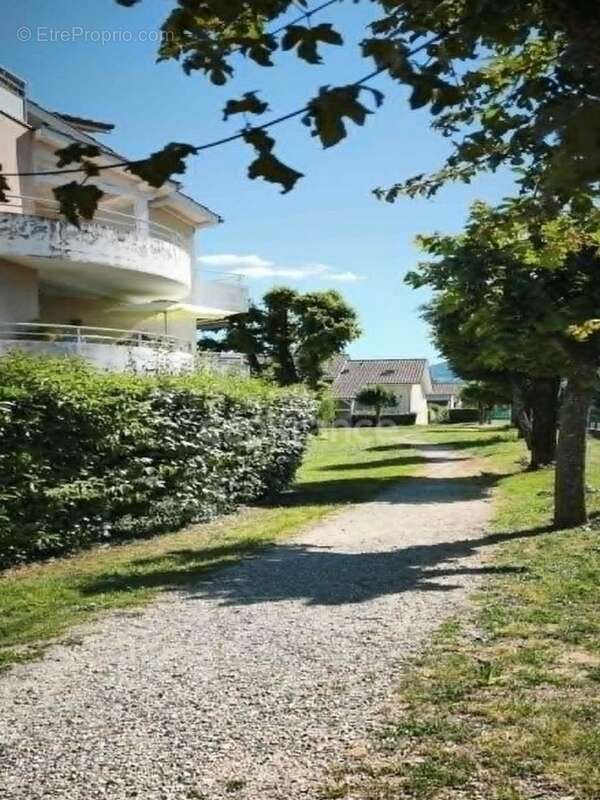 Appartement à RIVES