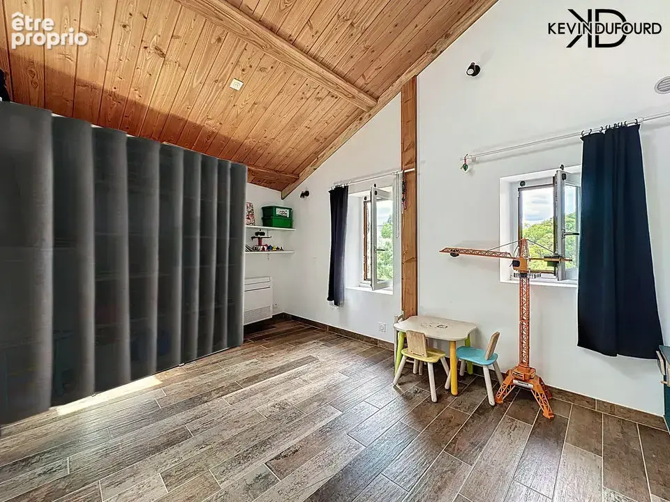 Maison avec gîte de 140m²  sur un terrain de 1,9 Hectares à - photo 10
