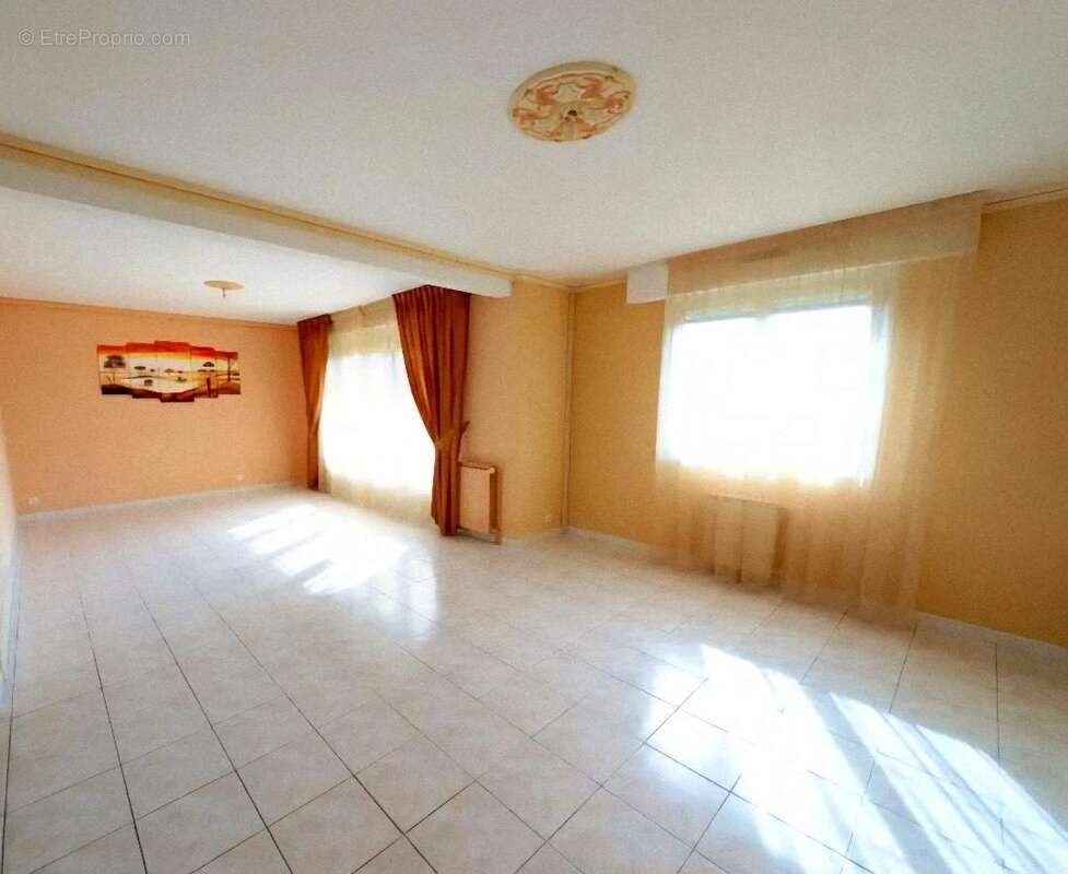 Maison à JANZE
