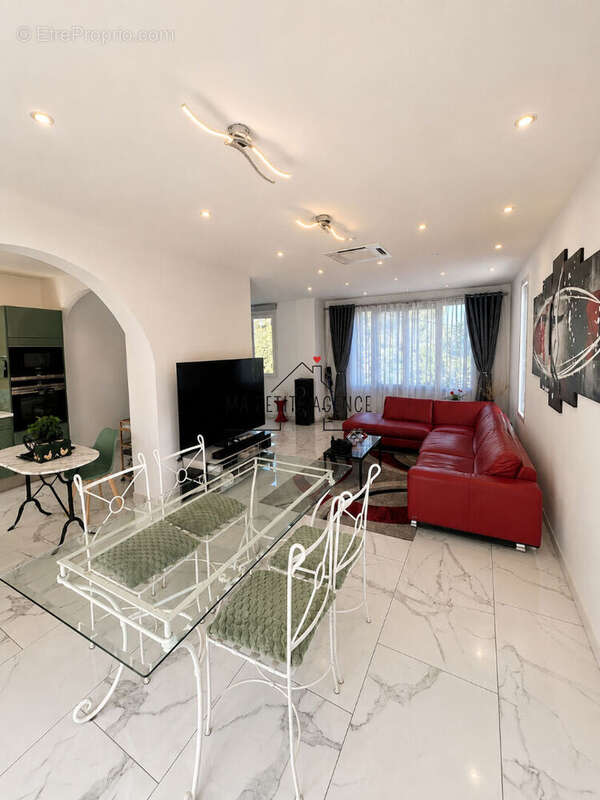 Appartement à LE ROVE