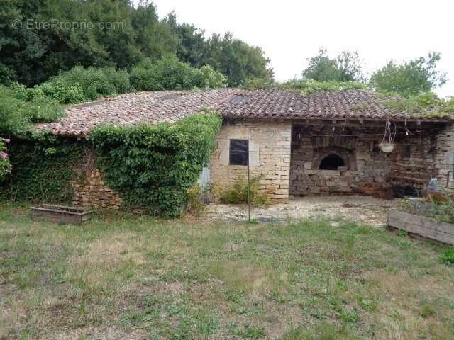 Grande maison de village de caractère avec 3 chambres et dépendances - photo 2