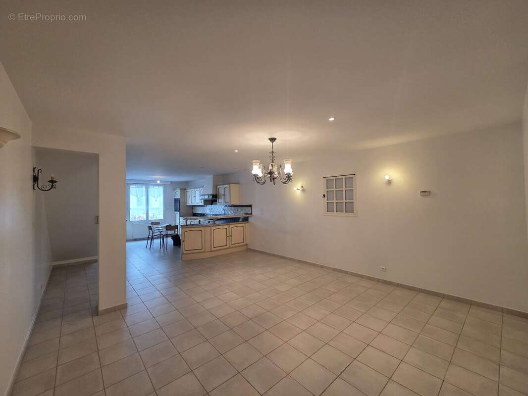 Maison à COUTRAS