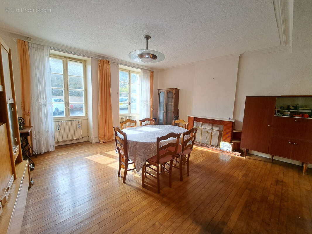 Maison à AUBETERRE-SUR-DRONNE