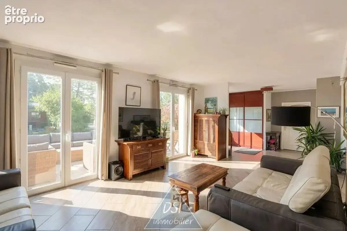 Tramoyes – superbe maison familiale – 4 chambres – bureau – salle à manger – séjour – cuisine -- piscine – terrasse – terrain 1  - photo 2