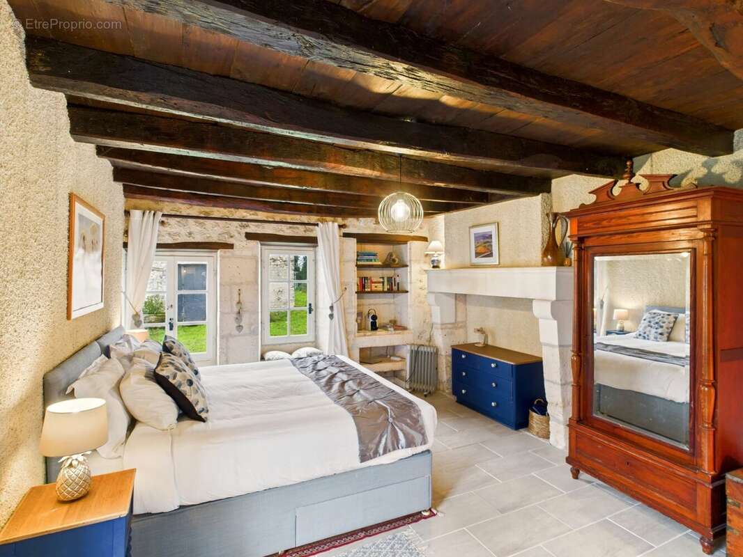 Maison à NANTEUIL-AURIAC-DE-BOURZAC