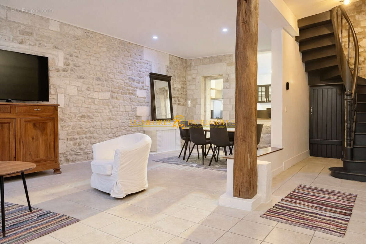 Maison à RUELLE-SUR-TOUVRE