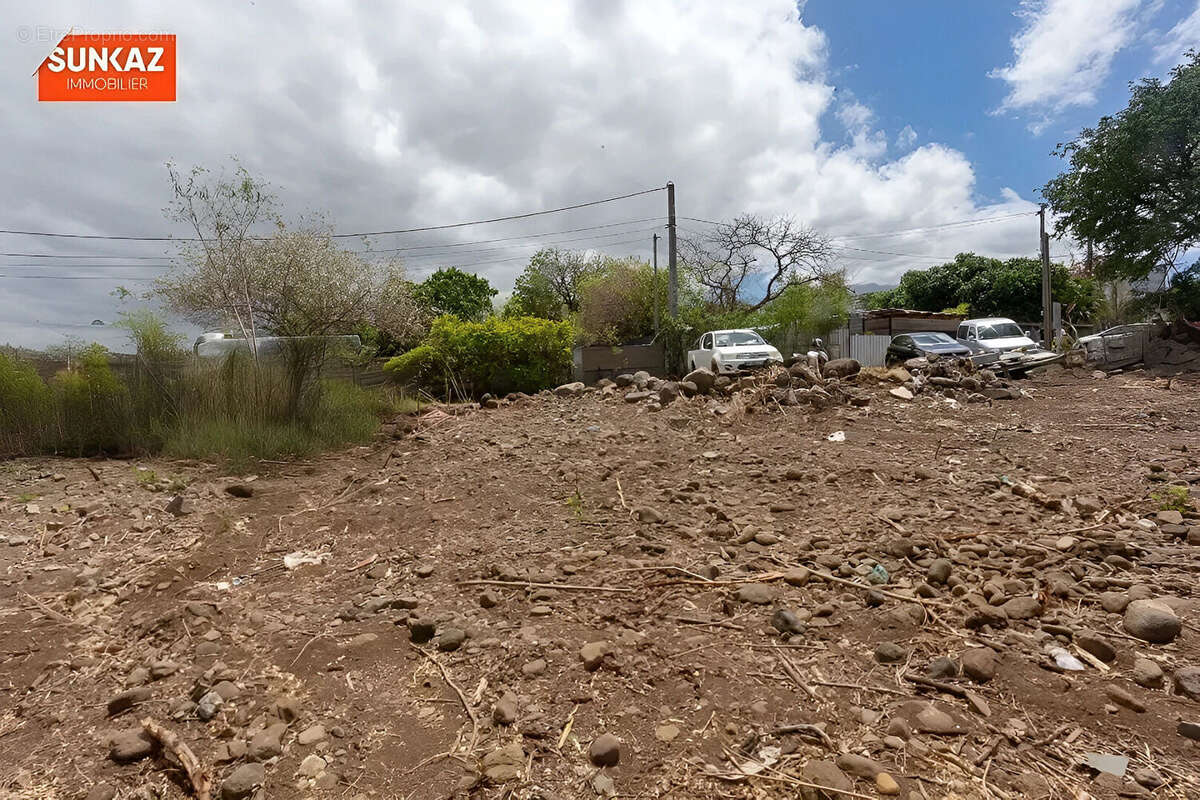 Terrain à SAINT-PIERRE