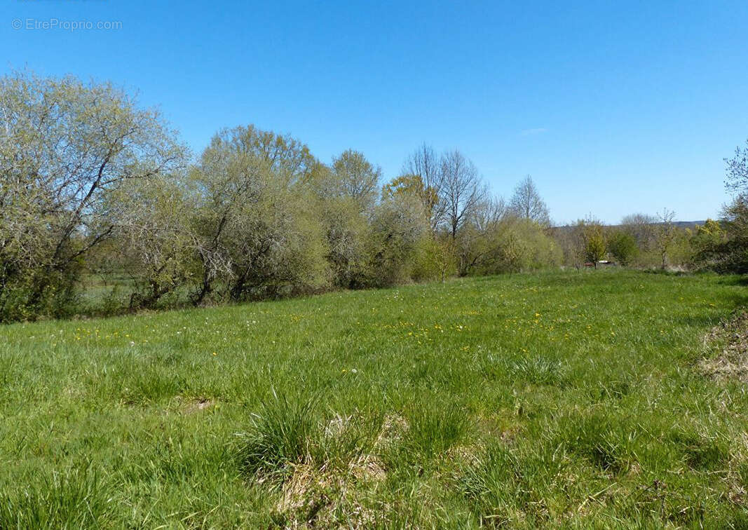 Terrain à PUYLAGARDE