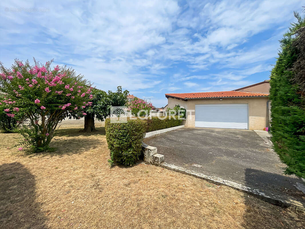 Maison T5 de plain-pied environ 186 m² - Centre-ville de Castelsarrasin - Garage - photo 9