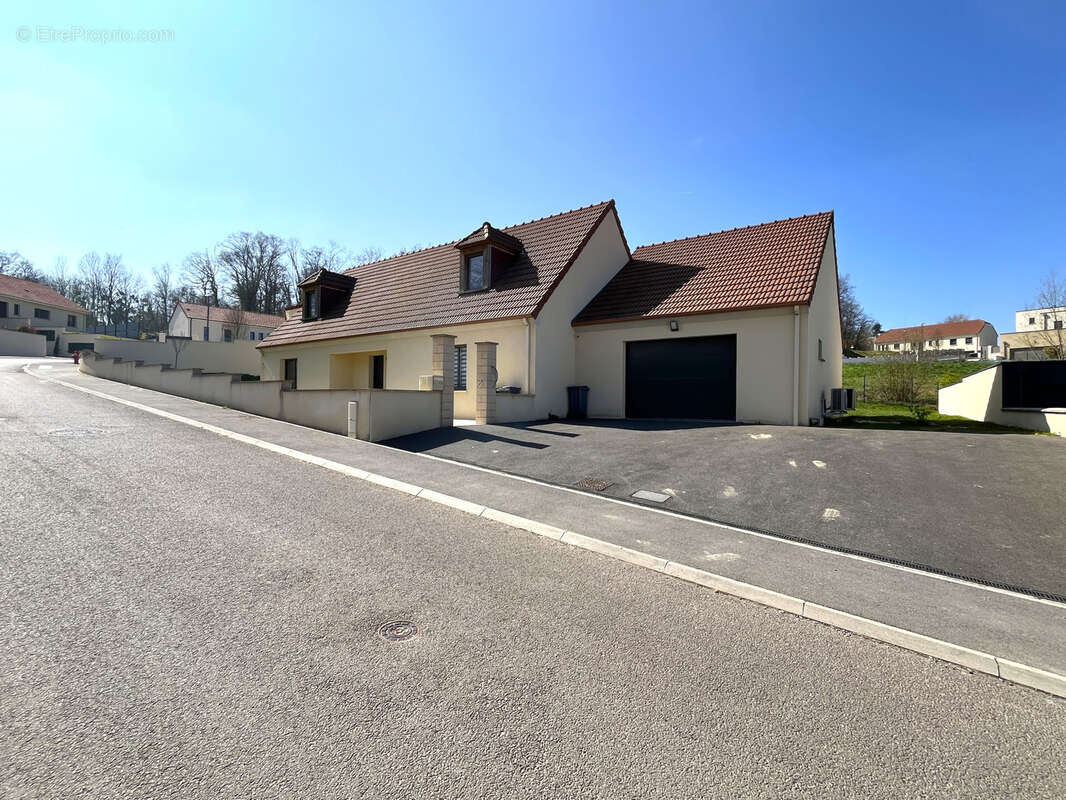 Rosnay - dpe b - 150m2 - 4 chambres - garage - parcelle 1000m2 - photo 2