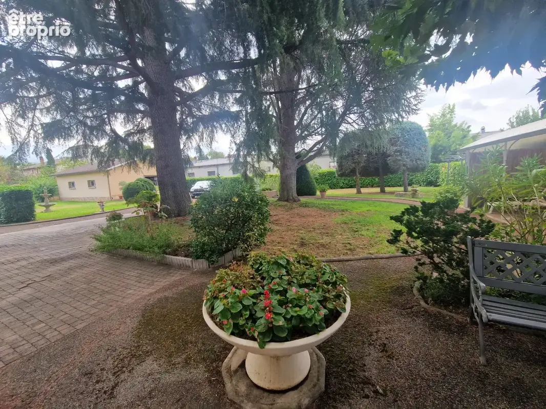 Villa Familiale avec appartement, grand garage et terrain plat - photo 4