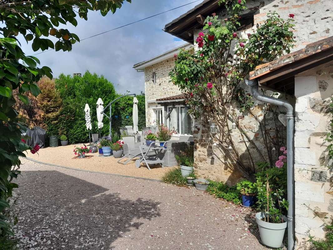 Maison à BUSSIERE-BADIL