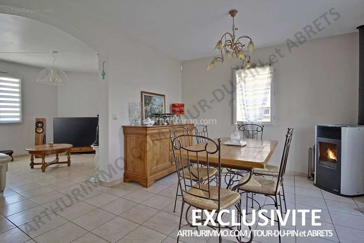 Maison à LA TOUR-DU-PIN