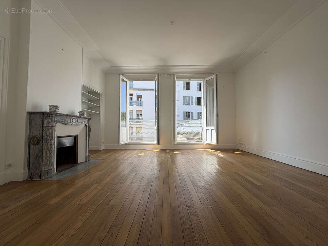 Appartement T4 133 m2 dans le quartier du Triangle d'or - photo 2