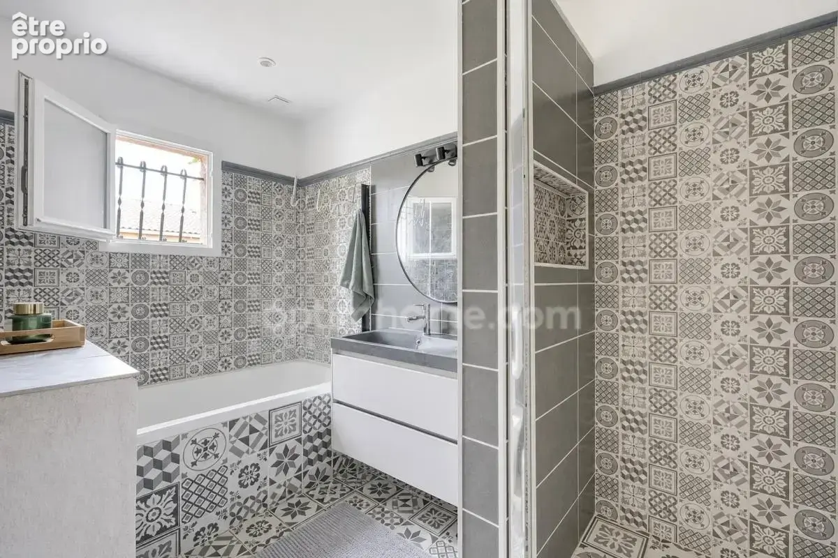 Maison à vendre à Pierre-Bénite (69600) – 136 m², 6 pièces, 4 chambres, piscine et jacuzzi - photo 11