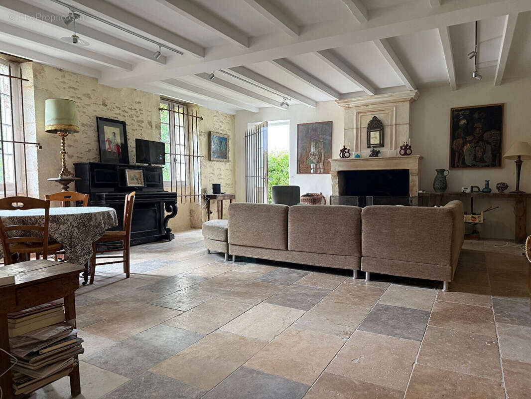 Maison de pays sur parc avec piscine - photo 5