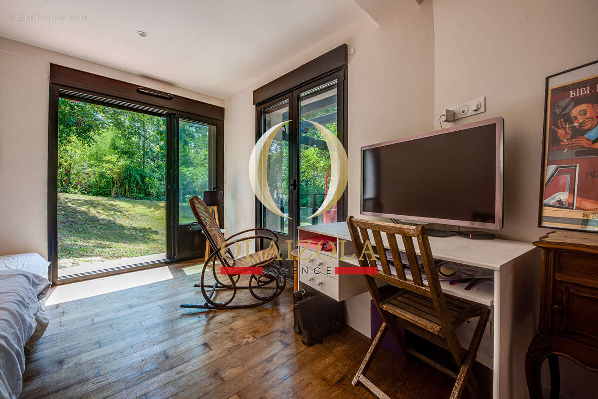 ARBONNE / BIDART - Propriété rénovée de 280 m² avec dépendance de 40 m² sur 3 413 m² - photo 5