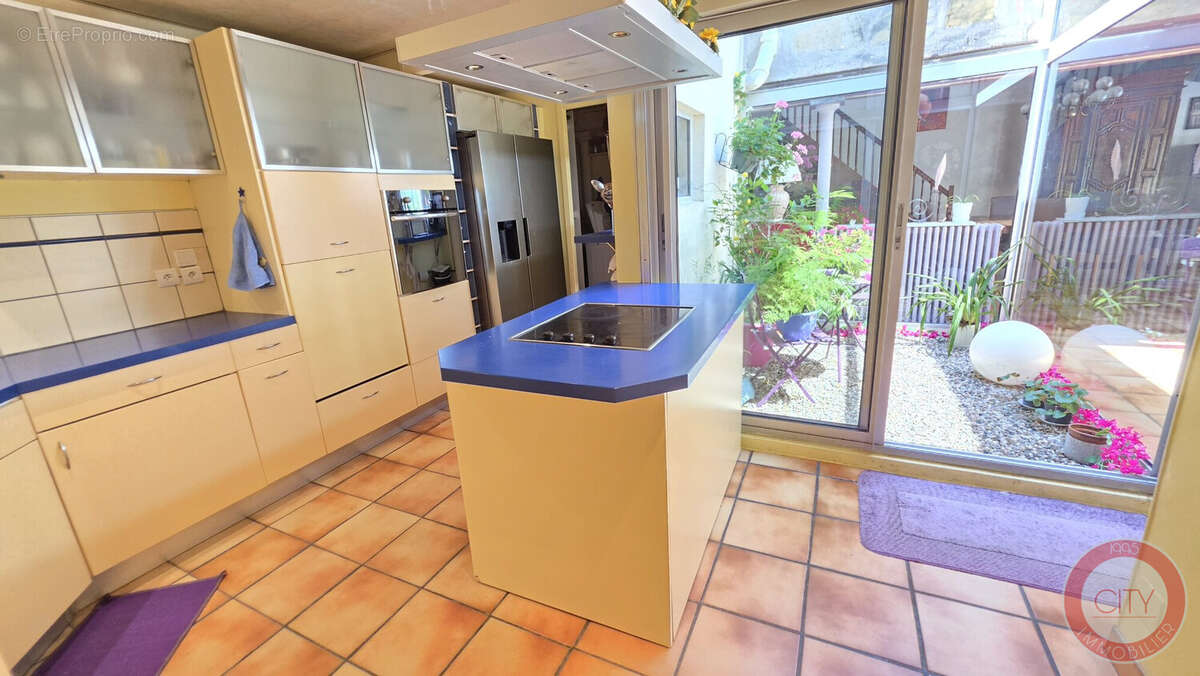 Maison 305 m² à Saint-Sulpice-De-Faleyrens  - photo 7