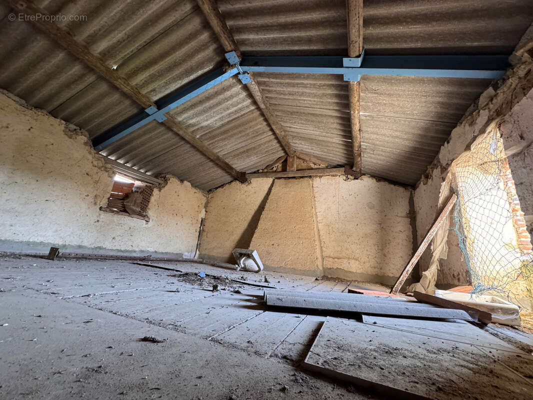 Maison à BEAULIEU-SOUS-LA-ROCHE