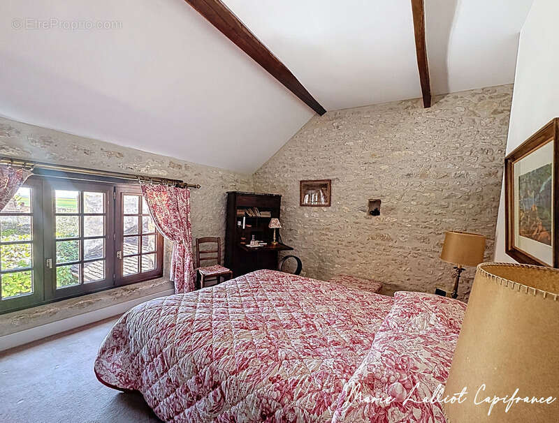 Maison à LA CHAPELLE-LA-REINE