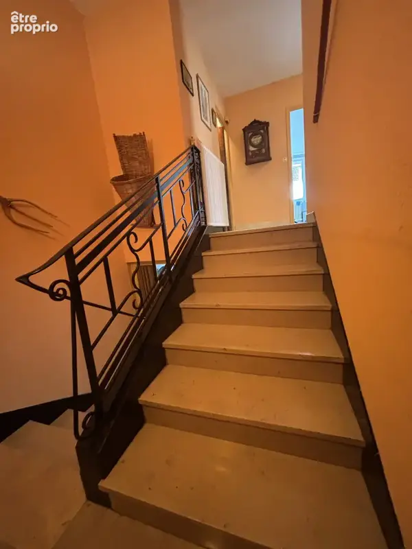 CHATILLON Sur SEINE : Maison de 1960 au centre ville ,130m2 avec sous-sol, garage et petit terrain - photo 3