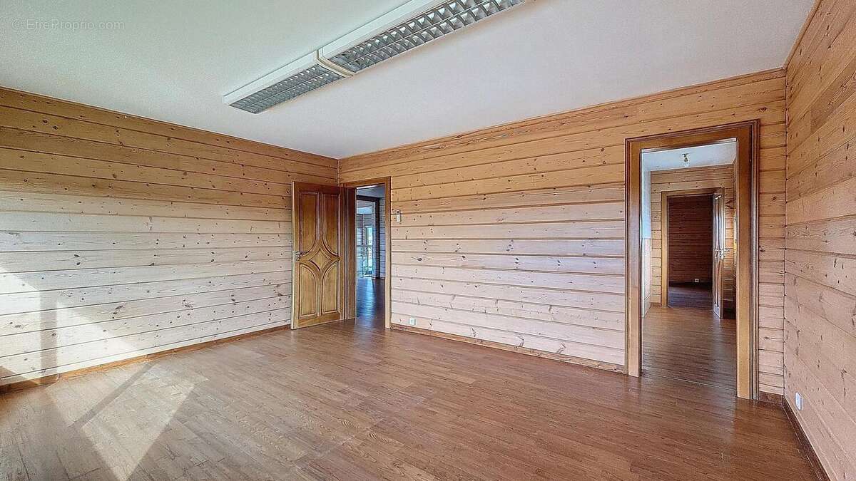 Photo 8 - Commerce à MONTELIER