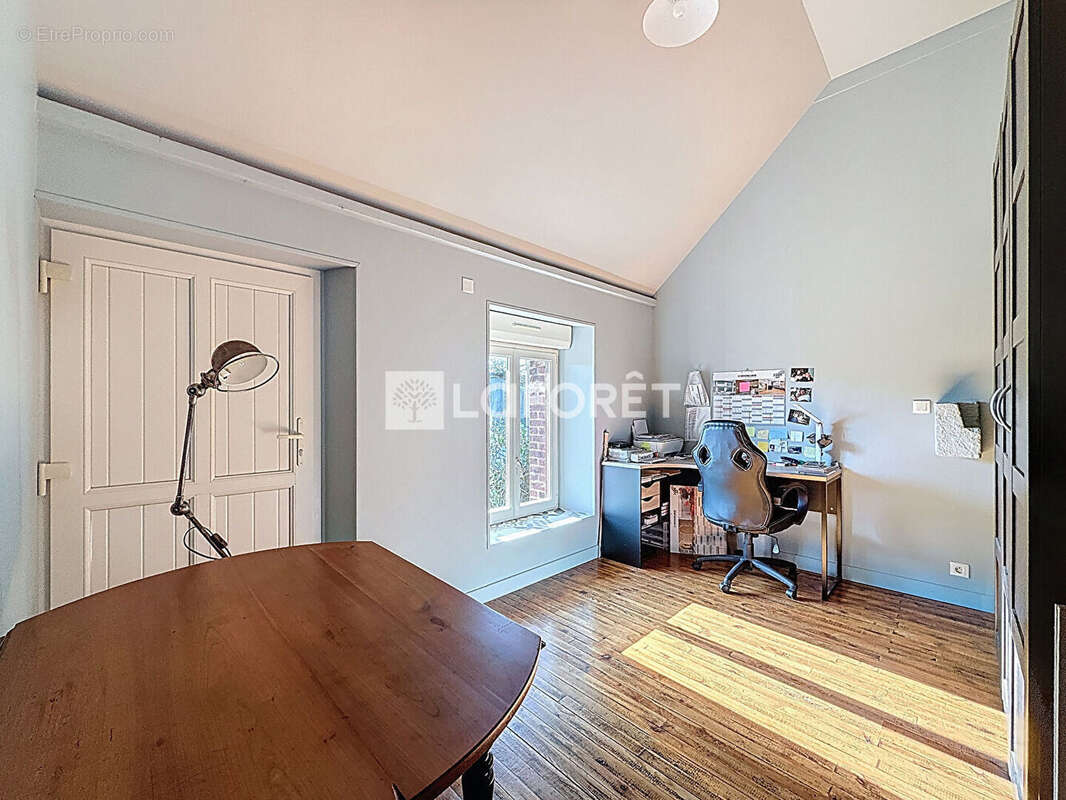 Maison à SAINT-QUENTIN-LES-CHARDONNETS