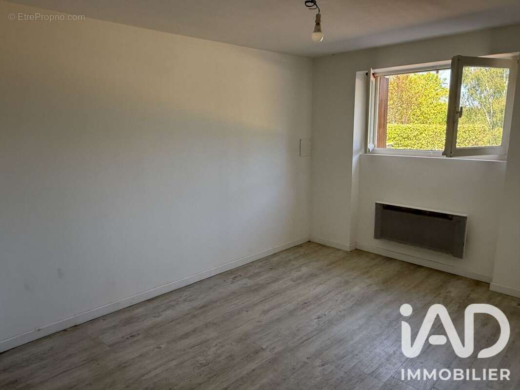 Maison 95 m² à Saint-Amand-Montrond  - photo 9