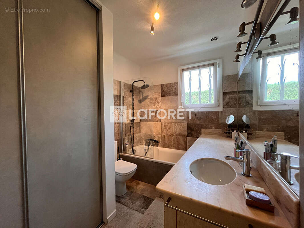 Maison à L'ISLE-SUR-LA-SORGUE