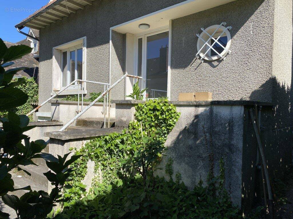 FACADE AVANT - Maison à CHATEAUNEUF-LA-FORET