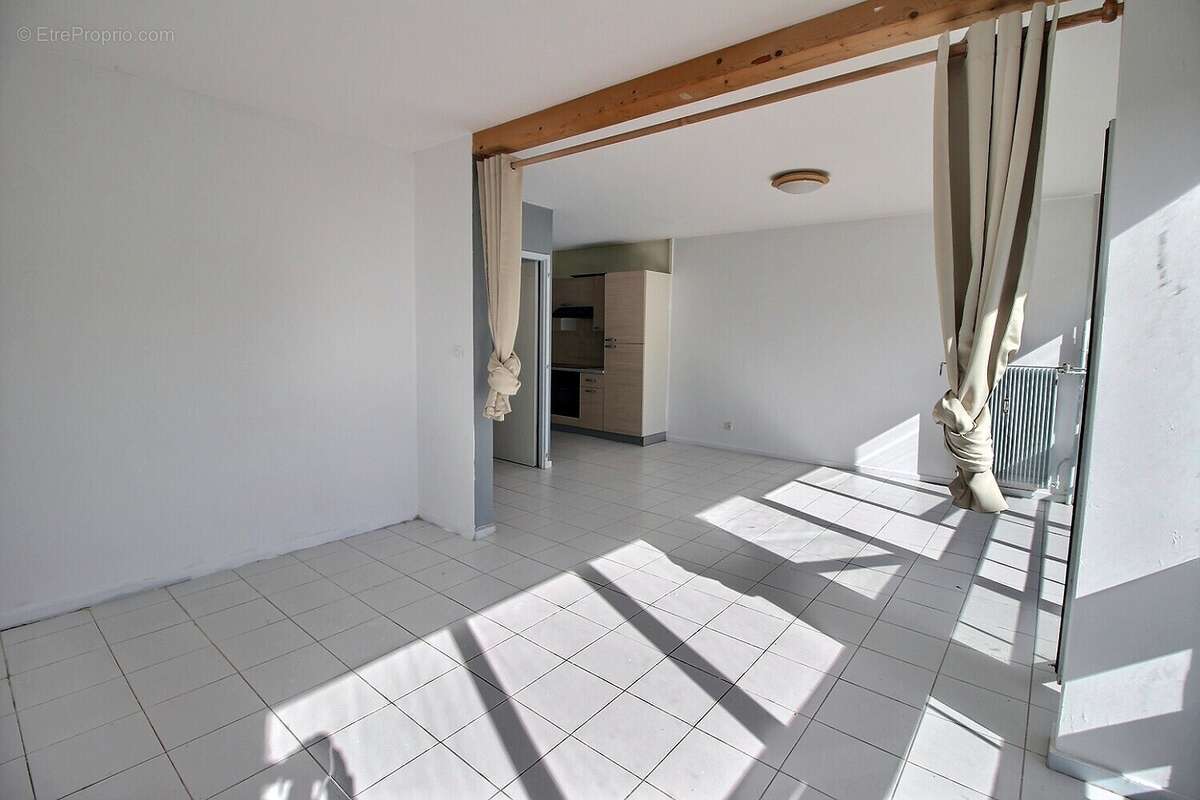 Appartement à COLLONGES-SOUS-SALEVE