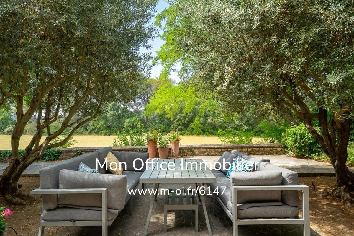 Référence : 6147-CCH. - Maison 9 pièces, avec maison d'amis ou gardien. Au calme - photo 6