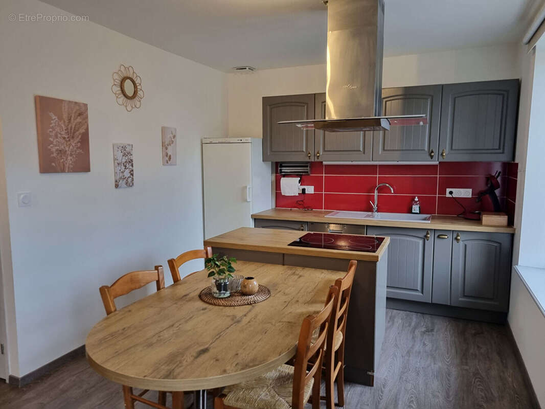 Appartement à LE MAYET-DE-MONTAGNE