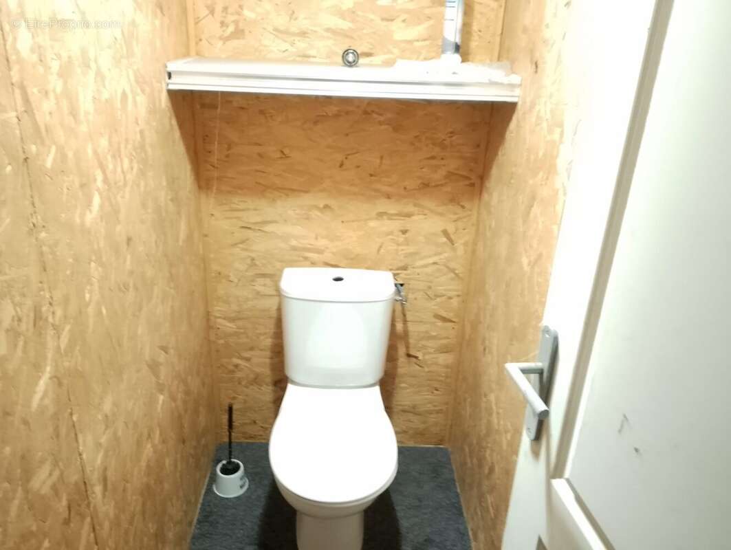 Commerce à LE PONT-DE-BEAUVOISIN