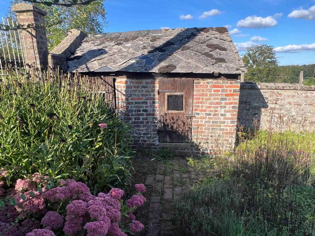 Maison de maître au fond d'une allée au calme avec annexes - photo 10