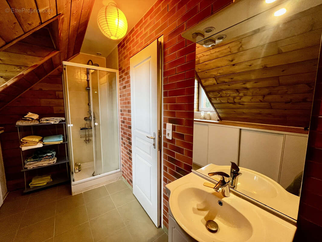 Maison à SAINT-JEAN-LES-DEUX-JUMEAUX