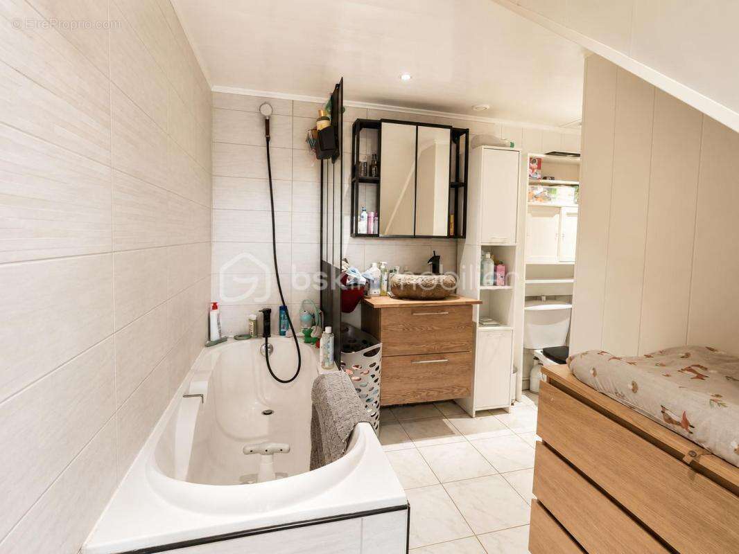 Corps de ferme de 210 m² avec appartement indépendant et plus de 440 m² de dépendances - photo 5