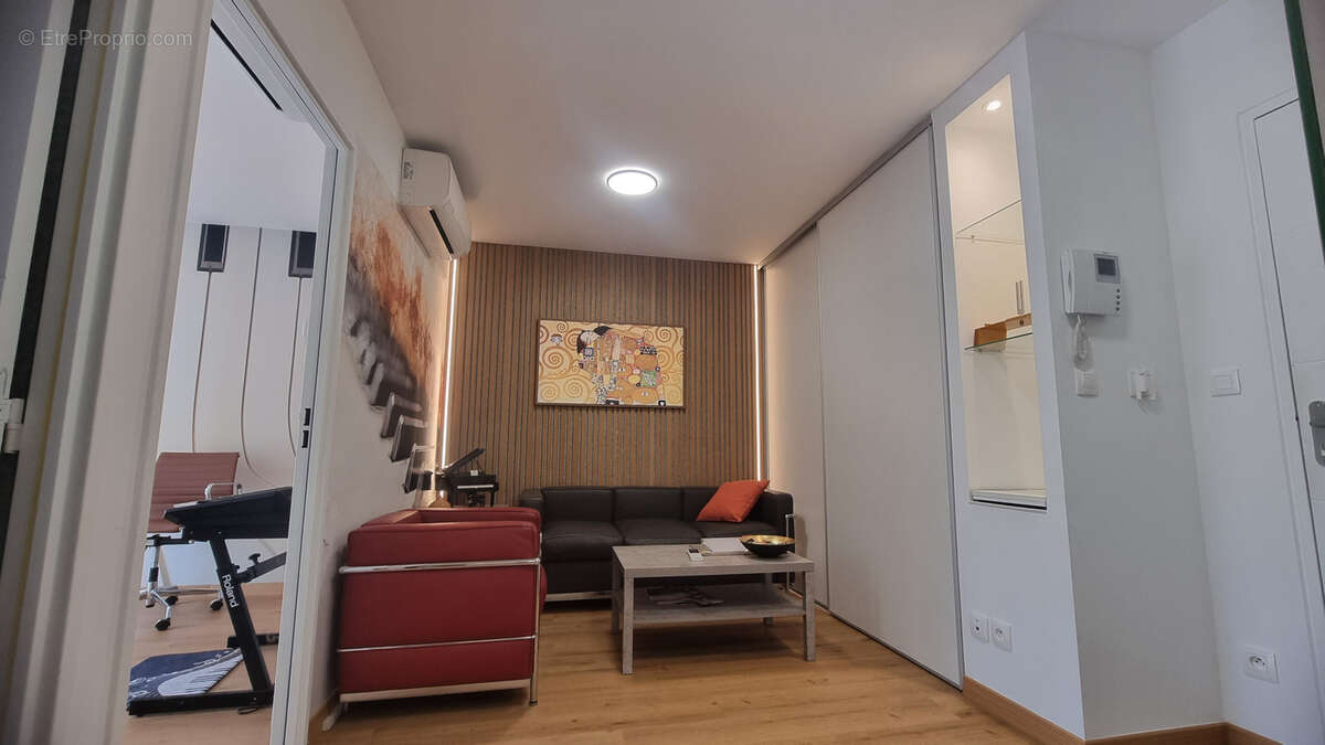 Appartement à SOLLIES-PONT