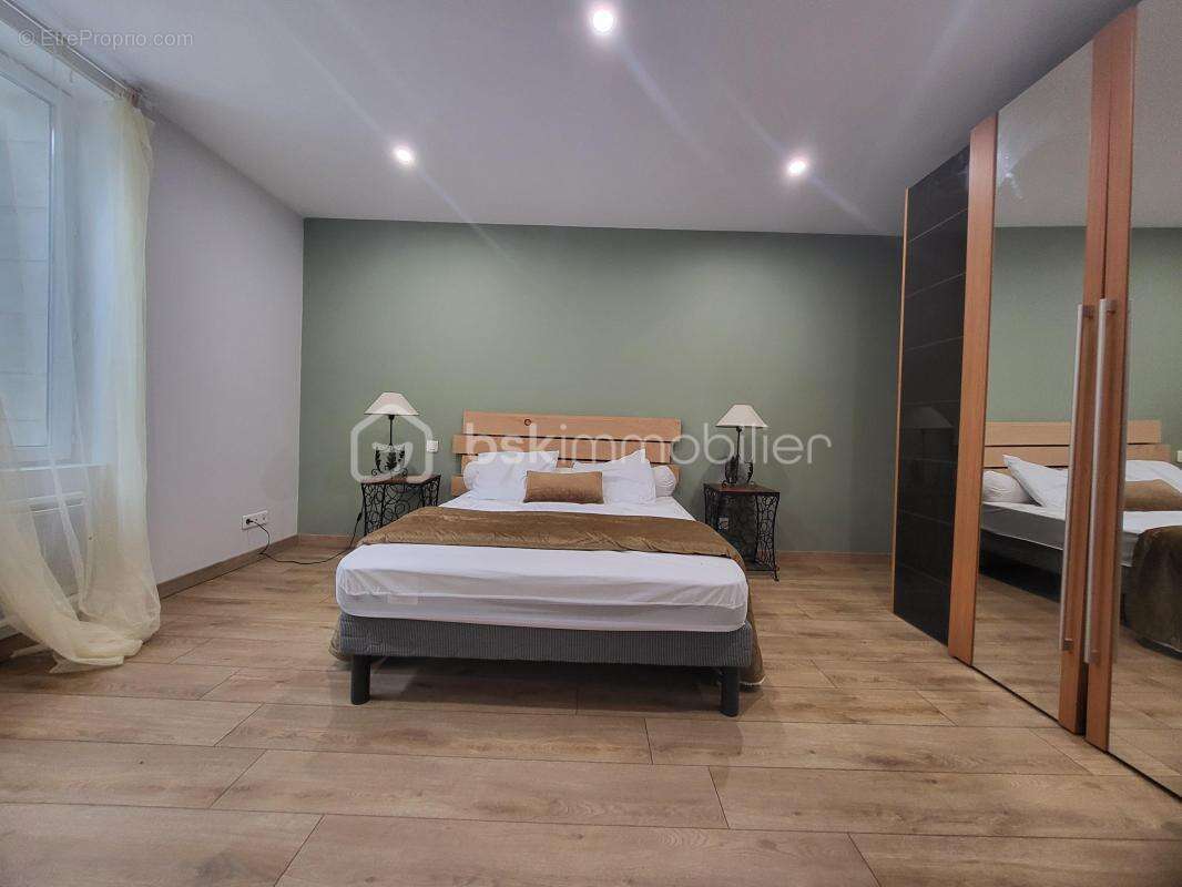 Maison à SAINTE-COLOMBE-EN-BRUILHOIS