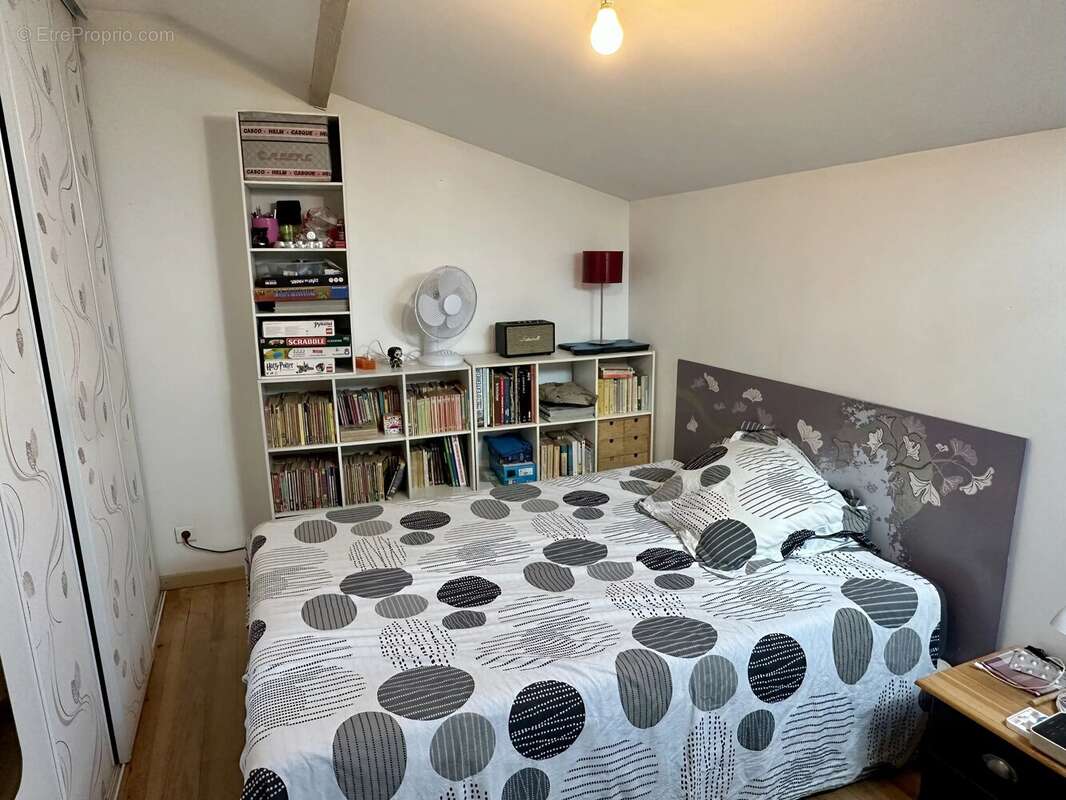 Maison  rénovée avec goût, offrant quatre chambres avec jardin clos - photo 11