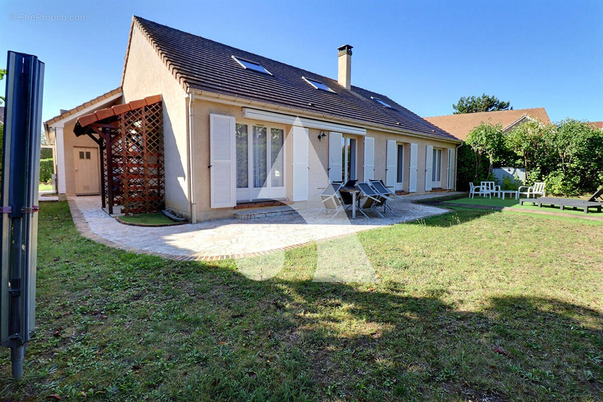 Maison à MERY-SUR-OISE