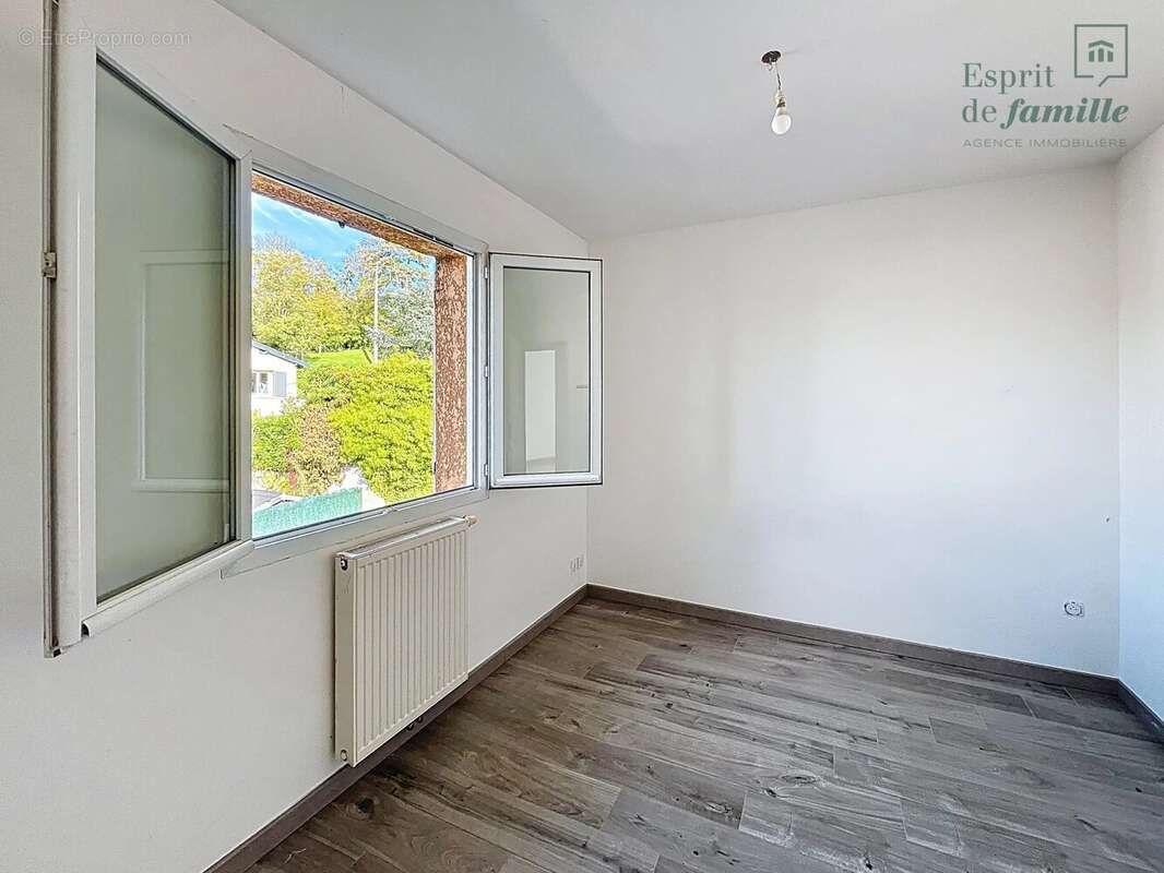 MEYZIEU, Au calme, agréable maison familiale de 105 m², - photo 11