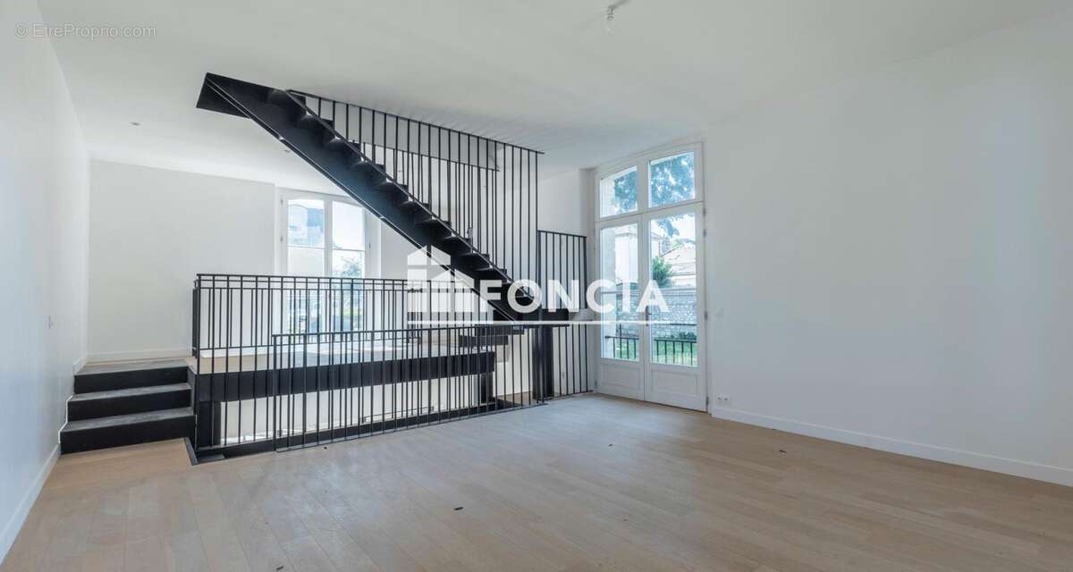 T5 en triplex de 153 m2 - photo 5