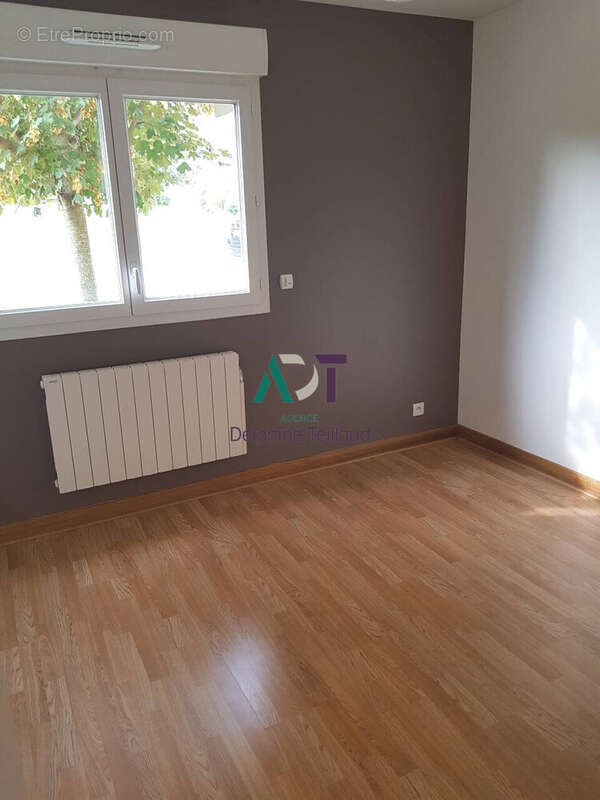 chambre 1 - Appartement à SAINT-ISMIER
