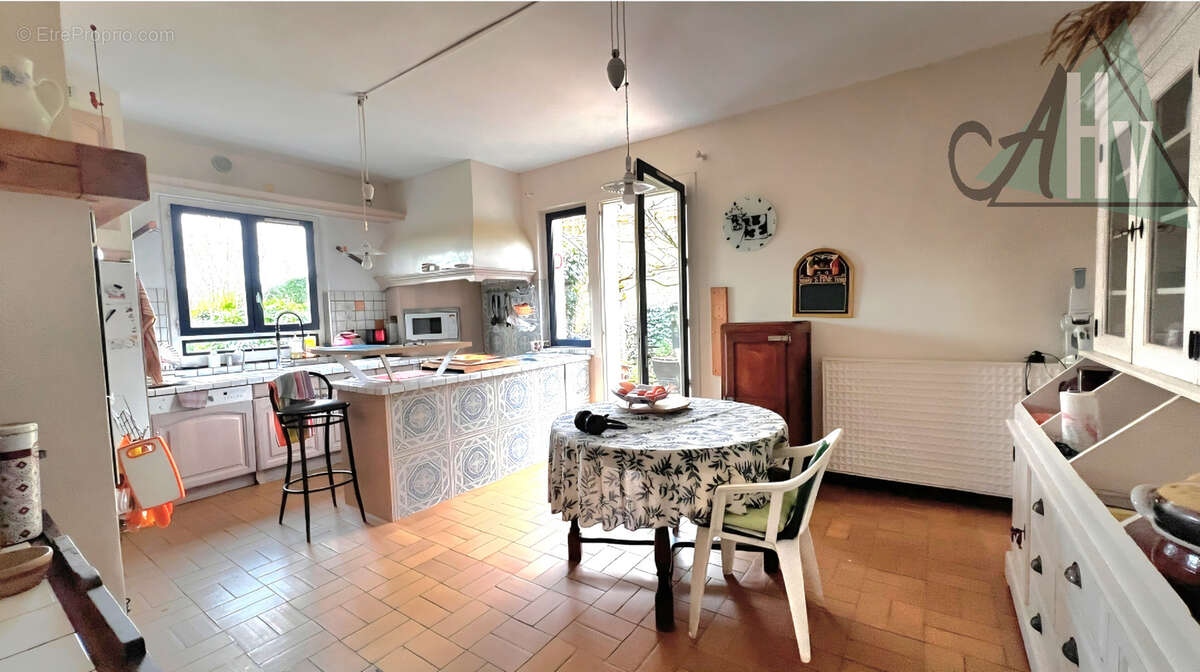 Maison à VILLENEUVE-LES-BORDES