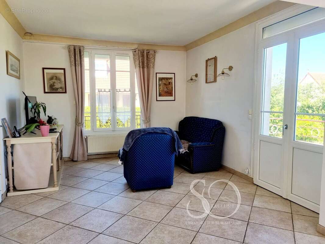 Maison à ROSNY-SUR-SEINE