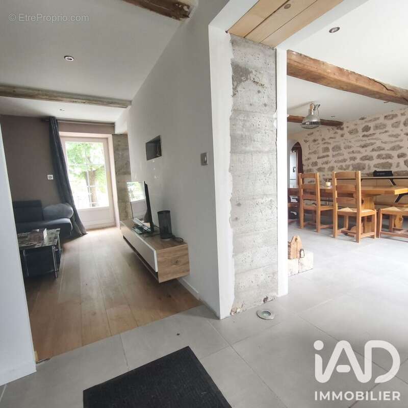 Photo 4 - Maison à LA ROCHE-EN-BRENIL